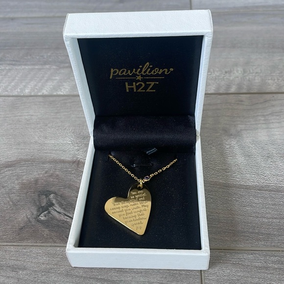 Gold Heart Necklace 💕 - Picture 1 of 7